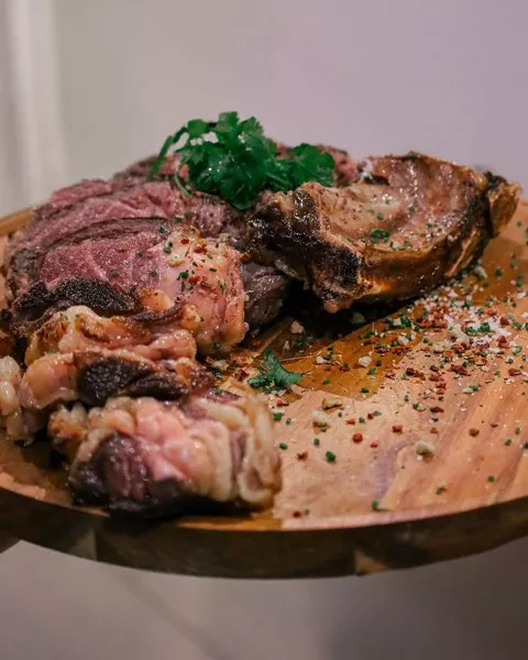Se faire livrer des travers de porc avec des frites en Corse, Porto-Vecchio, L'Appétit